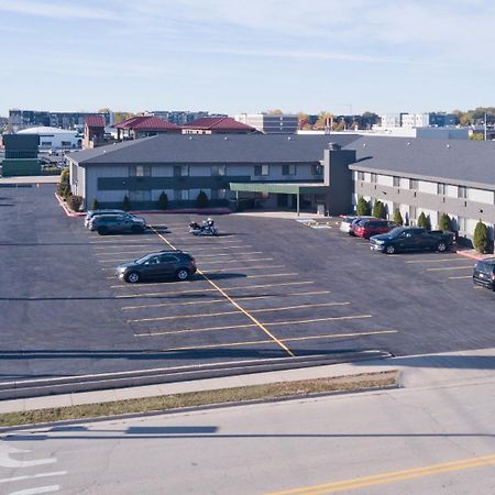 Quality Inn Stadium Area Green Bay Bagian luar foto